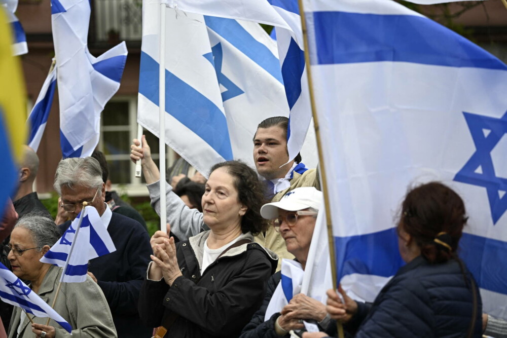 Mii de oameni au manifestat în Malmo faţă de participarea Israelului la Eurovision. Greta Thunberg, între participanţi - Imaginea 5