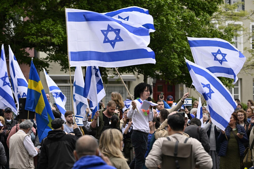 Mii de oameni au manifestat în Malmo faţă de participarea Israelului la Eurovision. Greta Thunberg, între participanţi - Imaginea 6