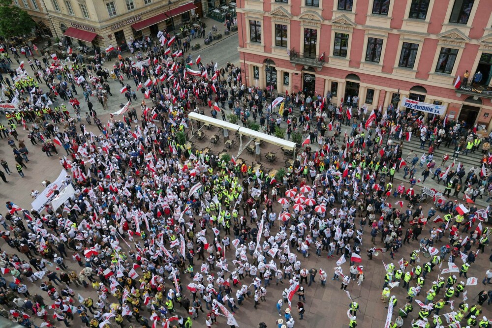 Mii de fermieri au protestat la Varşovia faţă de 