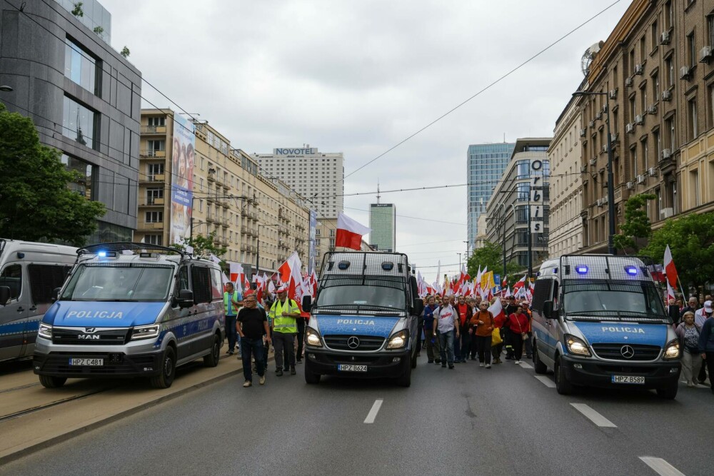 Mii de fermieri au protestat la Varşovia faţă de 