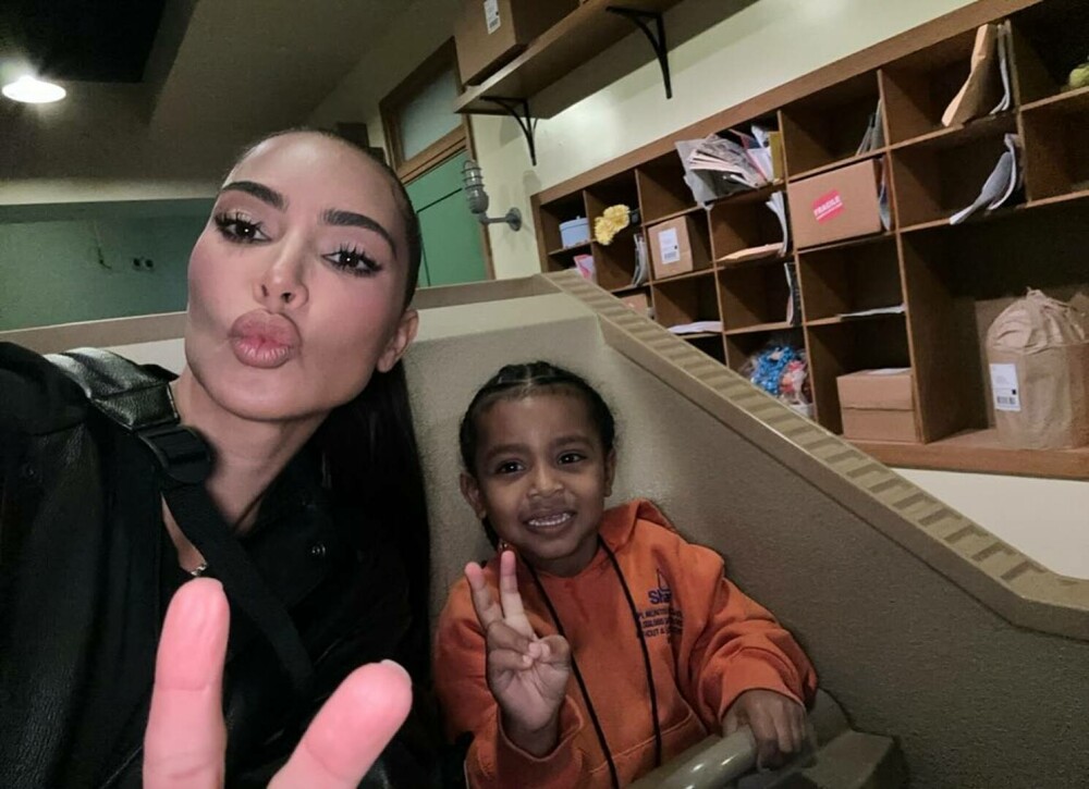 Kim Kardashian, fotografie rară alături de cei 4 copii pe care îi are cu Kanye West. Ce a postat vedeta pe Instagram. FOTO - Imaginea 23