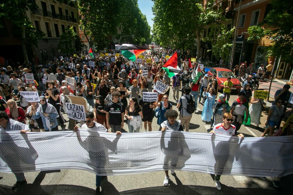 Proteste în Spania. 4.000 de persoane au manifestat la Madrid în sprijinul palestinienilor. GALERIE FOTO - Imaginea 6