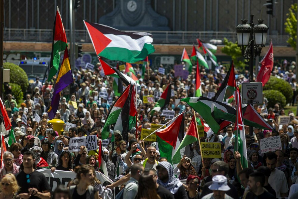 Proteste în Spania. 4.000 de persoane au manifestat la Madrid în sprijinul palestinienilor. GALERIE FOTO - Imaginea 1