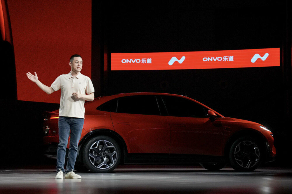 Rivalul chinez al Tesla, Nio, a lansat o nouă marcă şi o maşină mai ieftină cu 4.000 de dolari faţă de Model Y - Imaginea 1