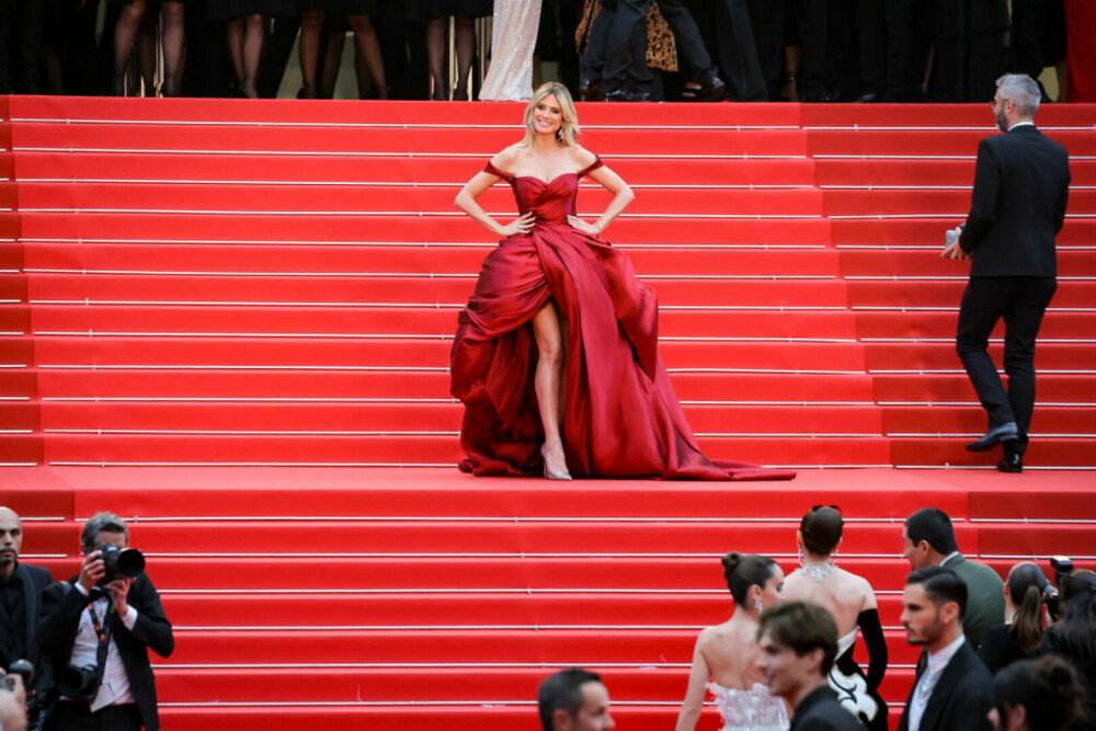 Ținute spectaculoase la Festivalul de Film de la Cannes 2024. Vedetele care au făcut senzație pe covorul roșu | FOTO - Imaginea 38