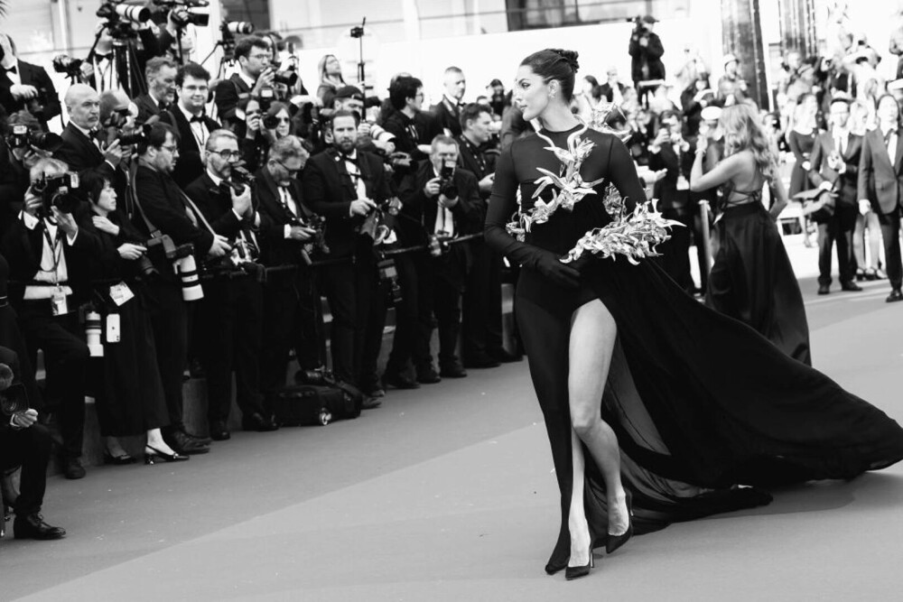 Ținute spectaculoase la Festivalul de Film de la Cannes 2024. Vedetele care au făcut senzație pe covorul roșu | FOTO - Imaginea 66
