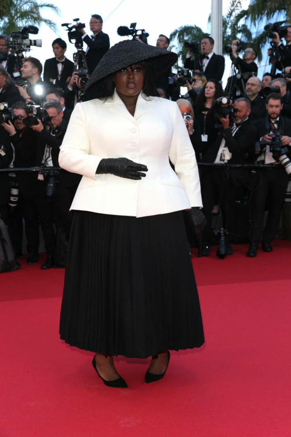 Ținute spectaculoase la Festivalul de Film de la Cannes 2024. Vedetele care au făcut senzație pe covorul roșu | FOTO - Imaginea 90