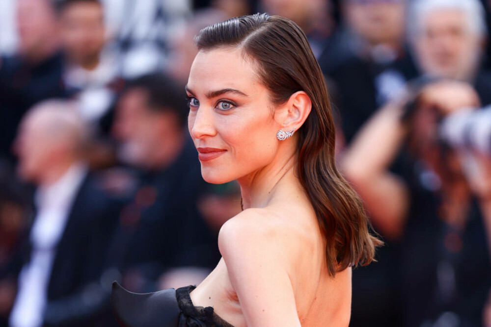 Ținute spectaculoase la Festivalul de Film de la Cannes 2024. Vedetele care au făcut senzație pe covorul roșu | FOTO - Imaginea 98