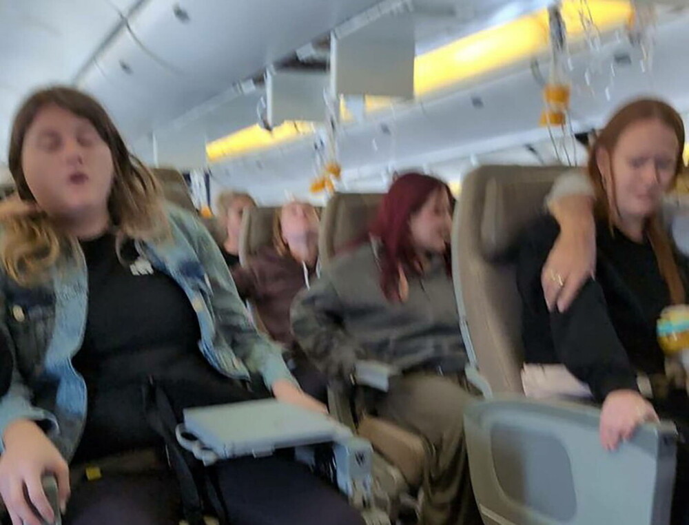 Peste 20 de pasageri din avionul Singapore Airlines au traumatisme la coloana vertebrală. Care este starea pacienților - Imaginea 1