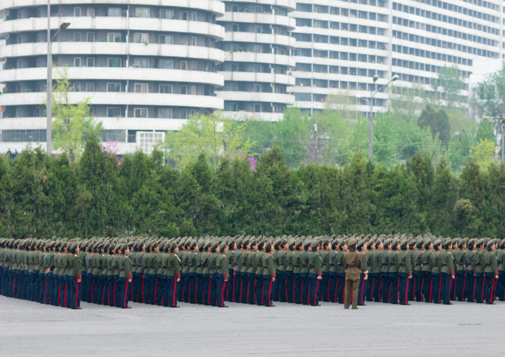 Fotografii rare din interiorul armatei ultrasecrete a Coreei de Nord. Ce rol au femeile în industria de apărare | FOTO - Imaginea 13