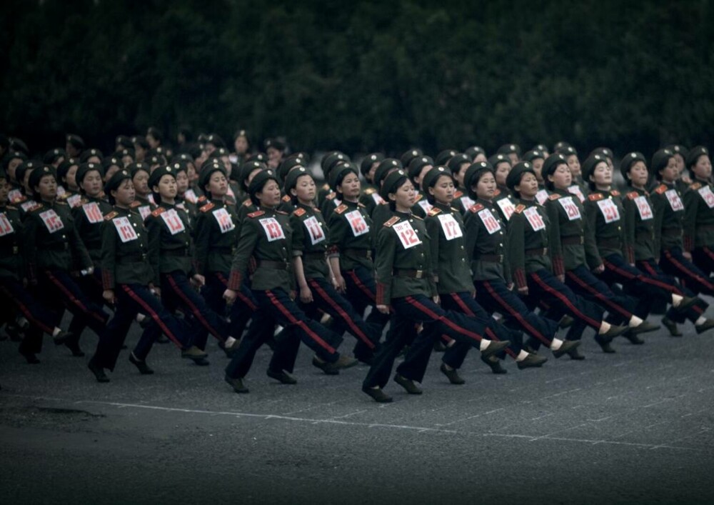 Fotografii rare din interiorul armatei ultrasecrete a Coreei de Nord. Ce rol au femeile în industria de apărare | FOTO - Imaginea 15