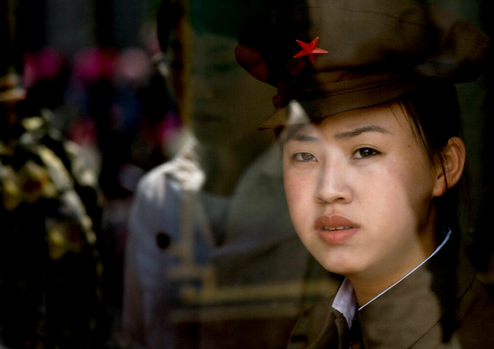 Fotografii rare din interiorul armatei ultrasecrete a Coreei de Nord. Ce rol au femeile în industria de apărare | FOTO - Imaginea 18