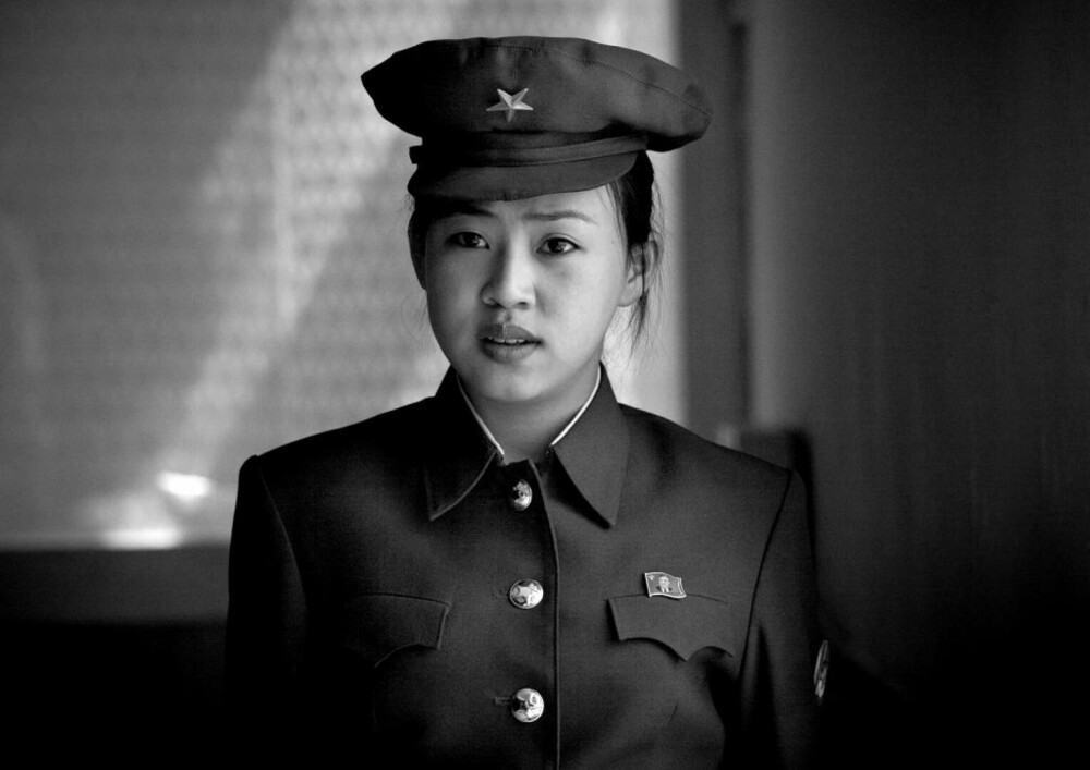 Fotografii rare din interiorul armatei ultrasecrete a Coreei de Nord. Ce rol au femeile în industria de apărare | FOTO - Imaginea 19