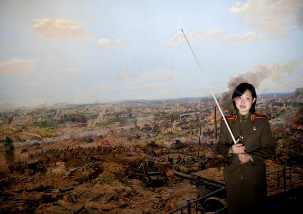 Fotografii rare din interiorul armatei ultrasecrete a Coreei de Nord. Ce rol au femeile în industria de apărare | FOTO - Imaginea 20