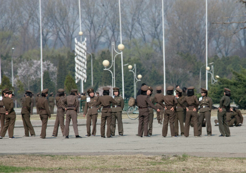 Fotografii rare din interiorul armatei ultrasecrete a Coreei de Nord. Ce rol au femeile în industria de apărare | FOTO - Imaginea 22