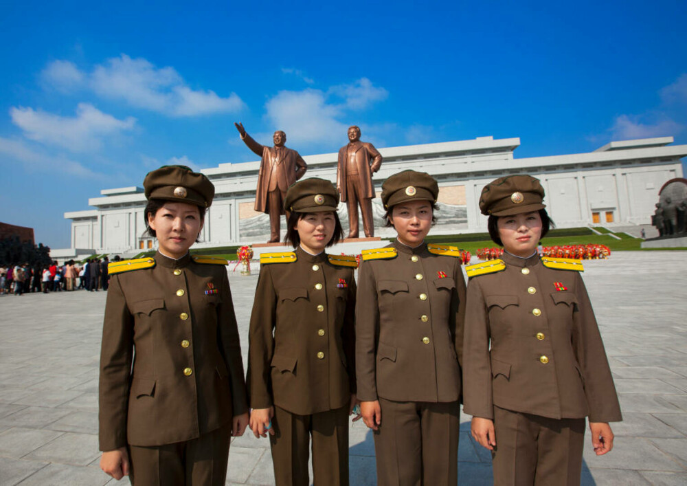 Fotografii rare din interiorul armatei ultrasecrete a Coreei de Nord. Ce rol au femeile în industria de apărare | FOTO - Imaginea 25