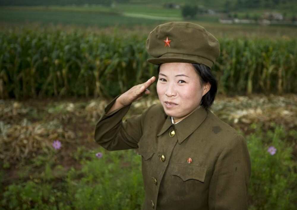 Fotografii rare din interiorul armatei ultrasecrete a Coreei de Nord. Ce rol au femeile în industria de apărare | FOTO - Imaginea 28