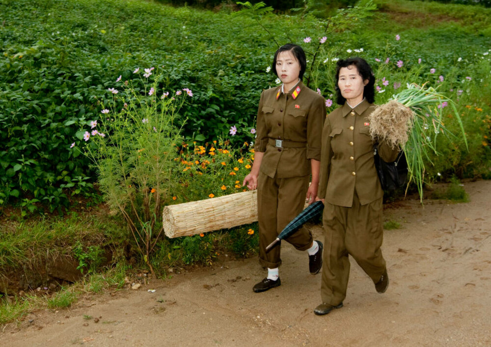Fotografii rare din interiorul armatei ultrasecrete a Coreei de Nord. Ce rol au femeile în industria de apărare | FOTO - Imaginea 35