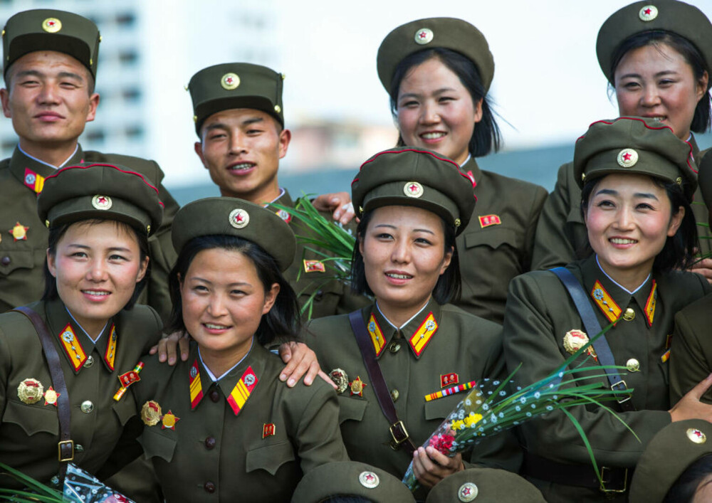 Fotografii rare din interiorul armatei ultrasecrete a Coreei de Nord. Ce rol au femeile în industria de apărare | FOTO - Imaginea 38