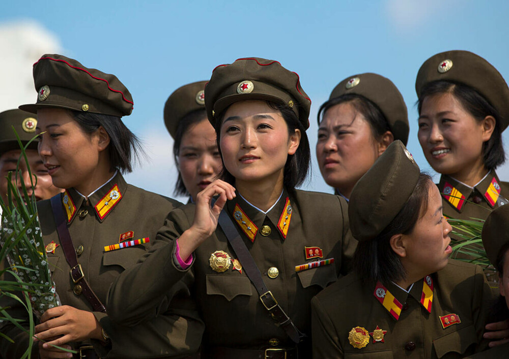 Fotografii rare din interiorul armatei ultrasecrete a Coreei de Nord. Ce rol au femeile în industria de apărare | FOTO - Imaginea 40