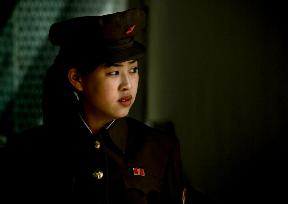Fotografii rare din interiorul armatei ultrasecrete a Coreei de Nord. Ce rol au femeile în industria de apărare | FOTO - Imaginea 41
