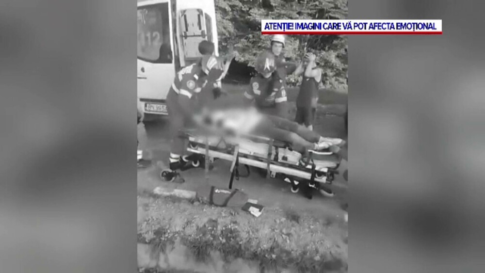 Ce au găsit polițiștii în mașina răsturnată cu 8 tineri, în Bistrița. Greșeala făcută de Erik, șoferul care a și murit - Imaginea 3