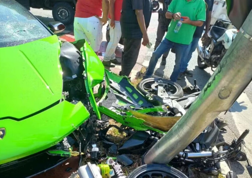 A intrat cu Lamborghiniul de 530.000 de euro într-un stâlp, când urmărea motociclistul care îi furase Rolexul de la mână FOTO - Imaginea 3