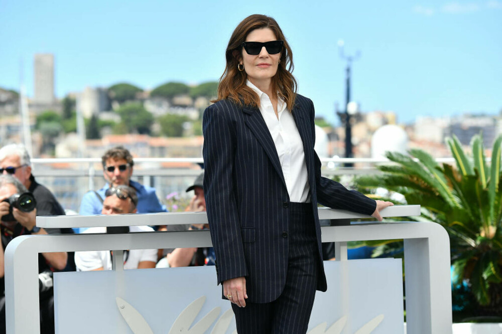 Catherine Deneuve a apărut pe covorul roșu de la Cannes alături de fiica ei. Cele două au atras toate privirile | FOTO - Imaginea 20