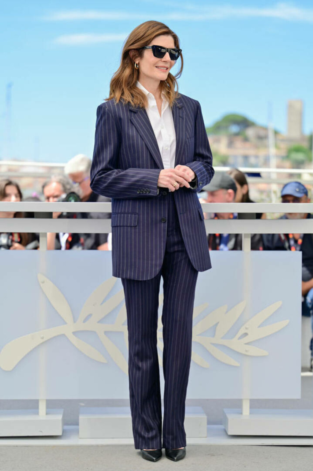 Catherine Deneuve a apărut pe covorul roșu de la Cannes alături de fiica ei. Cele două au atras toate privirile | FOTO - Imaginea 21