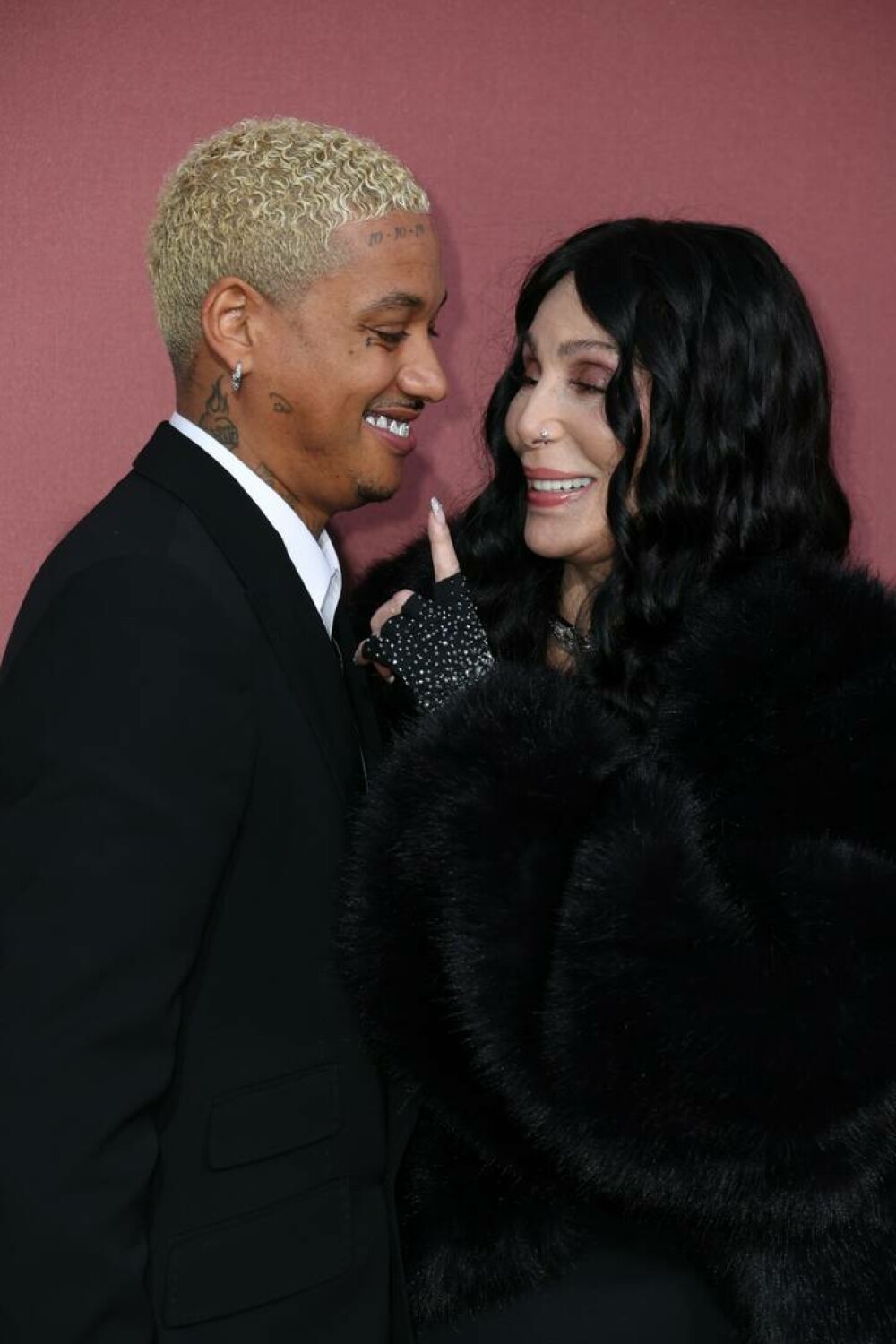Cher și iubitul cu 40 de ani mai tânăr, sărut pe covorul roșu. Cuplul a furat toate privirile | GALERIE FOTO - Imaginea 7