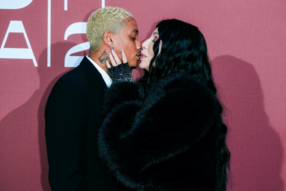 Cher și iubitul cu 40 de ani mai tânăr, sărut pe covorul roșu. Cuplul a furat toate privirile | GALERIE FOTO - Imaginea 15