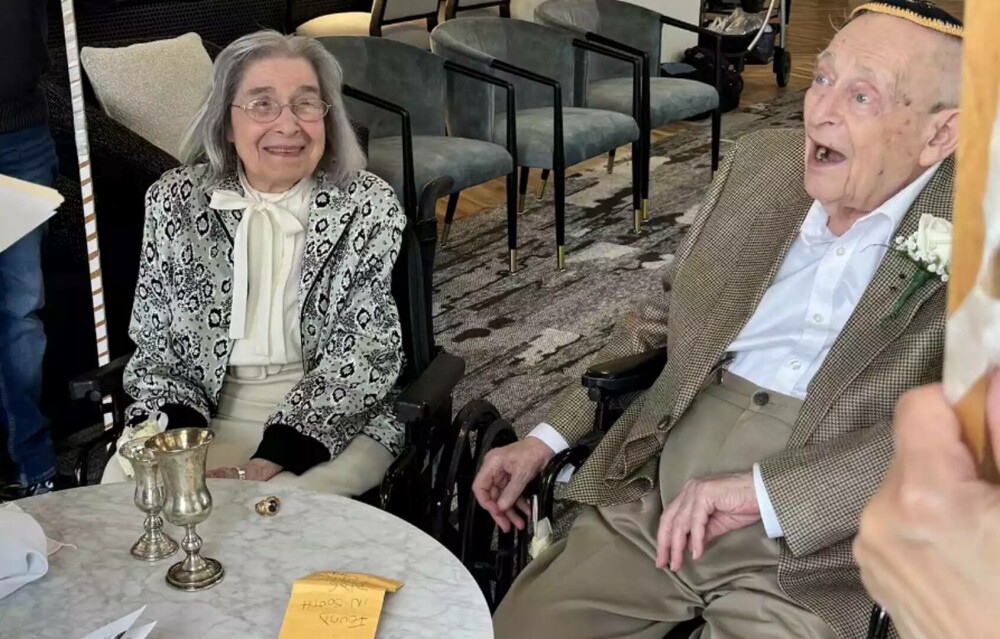 Un bărbat de 100 de ani și o femeie de 102 ani s-au căsătorit în azilul de bătrâni în care s-au cunoscut - Imaginea 3