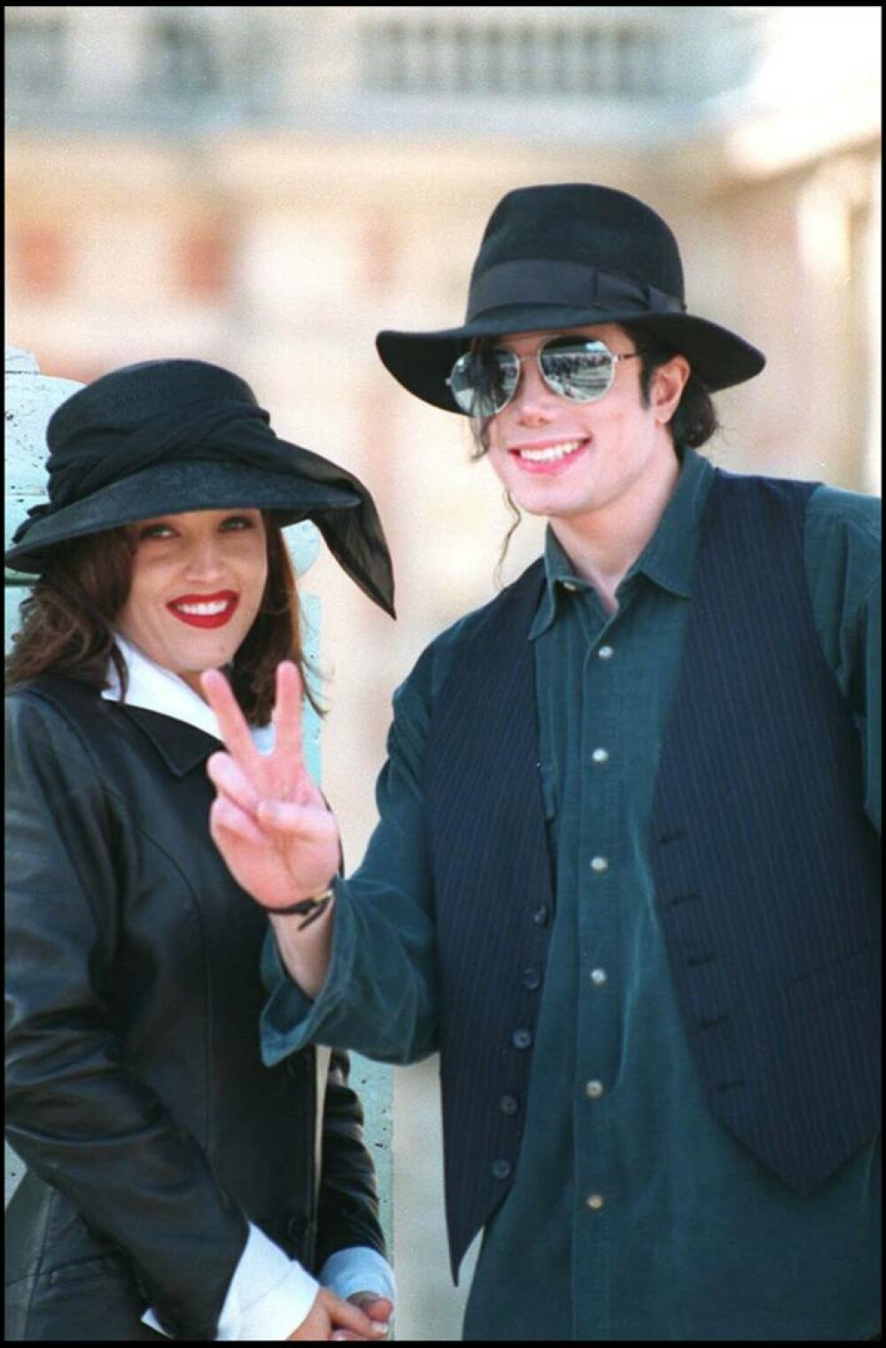 Se împlinesc 30 de ani de când Michael Jackson și Lisa Marie Presley s-au căsătorit în secret. GALERIE FOTO - Imaginea 14