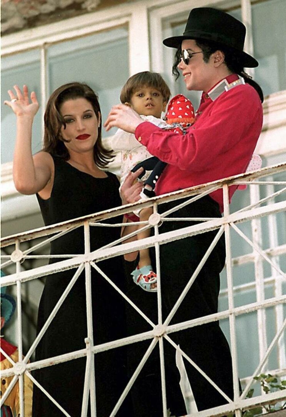 Se împlinesc 30 de ani de când Michael Jackson și Lisa Marie Presley s-au căsătorit în secret. GALERIE FOTO - Imaginea 15