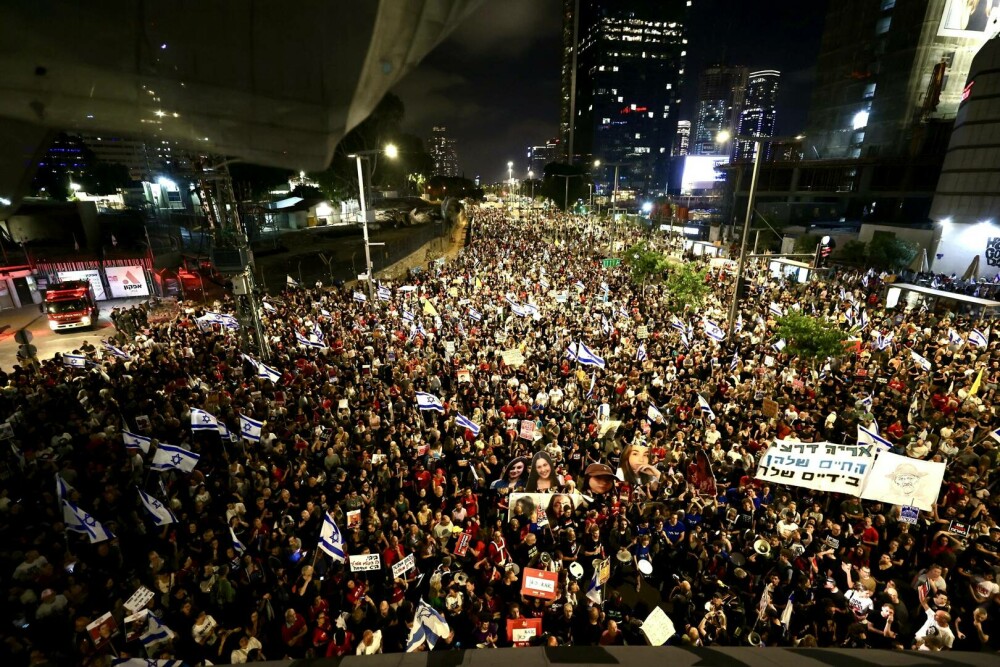 Protest la Tel Aviv. Mii de israelieni au cerut o acţiune urgentă a pentru revenirea ostaticilor din Fâşia Gaza - Imaginea 1