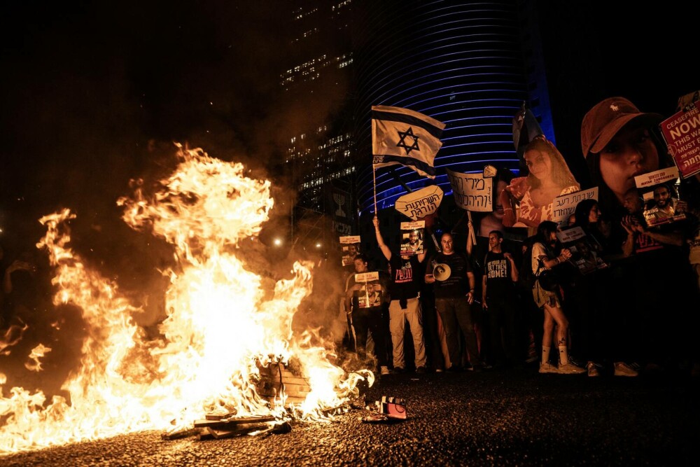 Protest la Tel Aviv. Mii de israelieni au cerut o acţiune urgentă a pentru revenirea ostaticilor din Fâşia Gaza - Imaginea 2