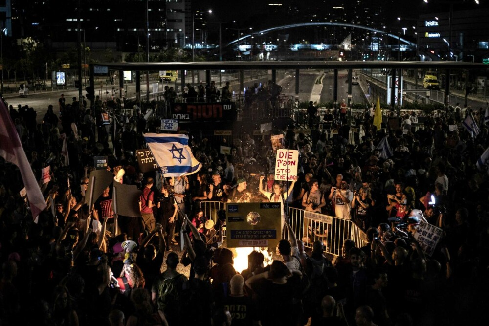 Protest la Tel Aviv. Mii de israelieni au cerut o acţiune urgentă a pentru revenirea ostaticilor din Fâşia Gaza - Imaginea 4