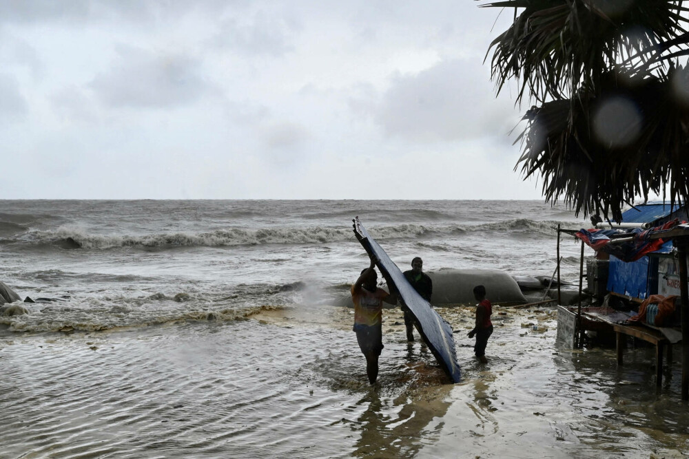 Bangladesh se pregăteşte de sosirea unui puternic ciclon. Peste 800.000 de locuitori şi-au părăsit locuinţele - Imaginea 4