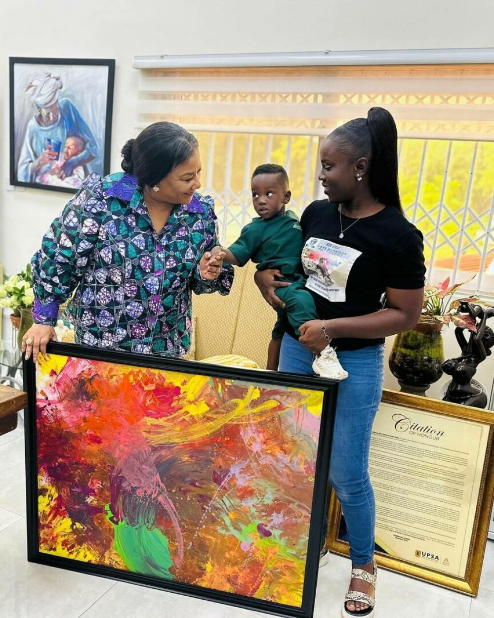 Un băiețel în vârstă de un an din Ghana a fost numit cel mai tânăr pictor din lume. Ce a declarat mama copilului. FOTO - Imaginea 9