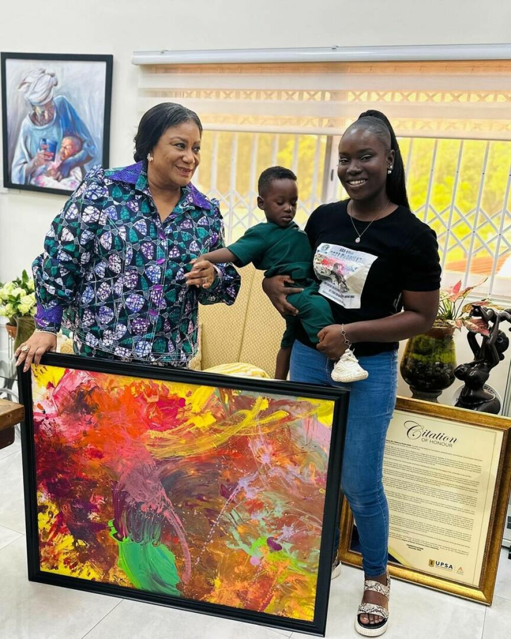 Un băiețel în vârstă de un an din Ghana a fost numit cel mai tânăr pictor din lume. Ce a declarat mama copilului. FOTO - Imaginea 10