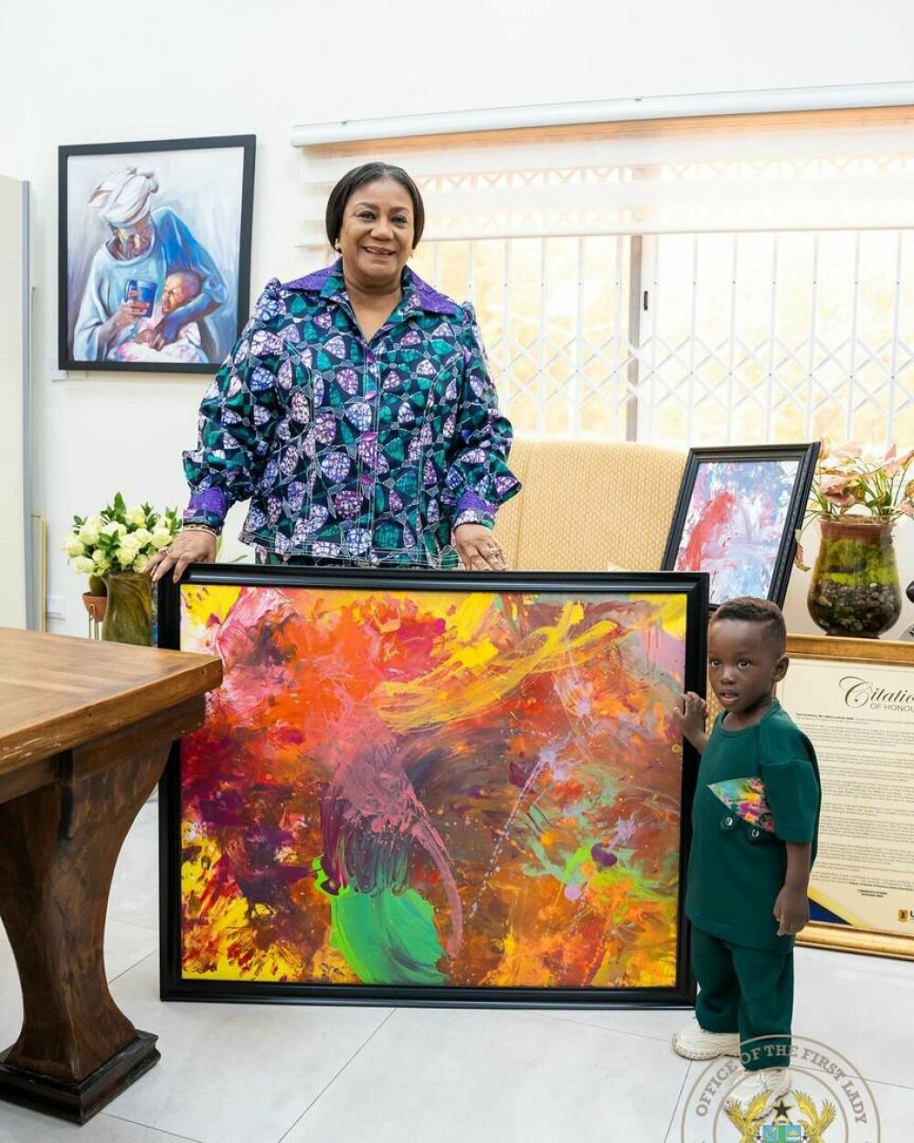 Un băiețel în vârstă de un an din Ghana a fost numit cel mai tânăr pictor din lume. Ce a declarat mama copilului. FOTO - Imaginea 11