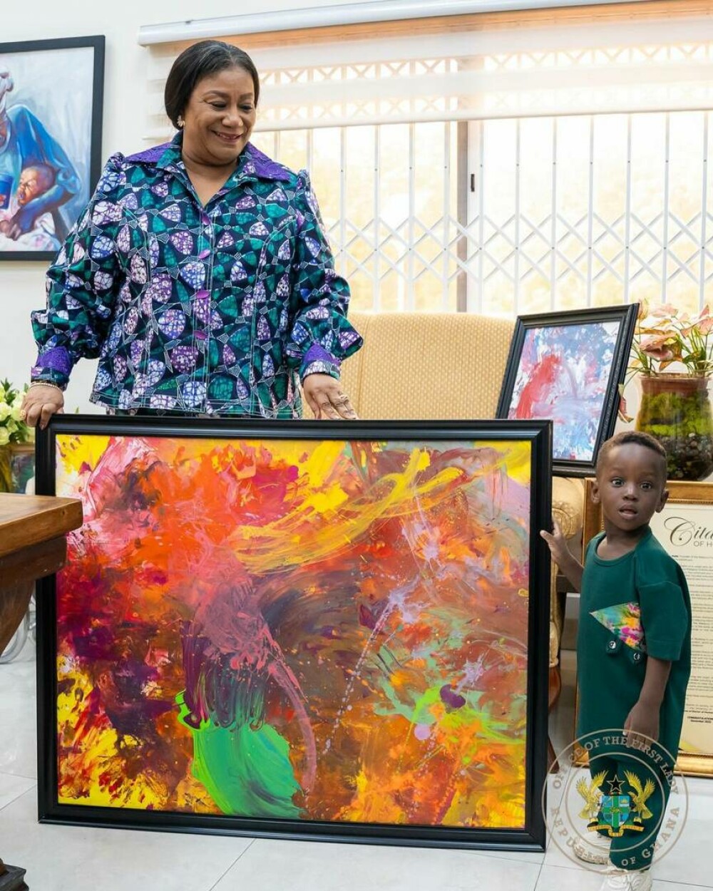 Un băiețel în vârstă de un an din Ghana a fost numit cel mai tânăr pictor din lume. Ce a declarat mama copilului. FOTO - Imaginea 12