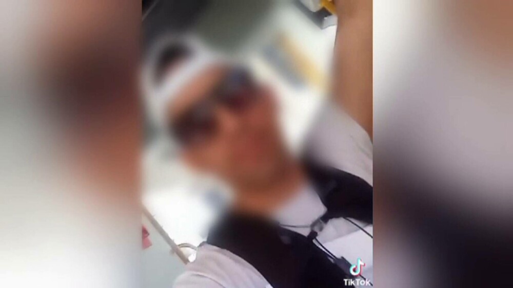 Un bărbat s-a postat pe Tiktok în timp ce hărțuia o tânără în tramvai, în Cluj. A fost reținut - Imaginea 3