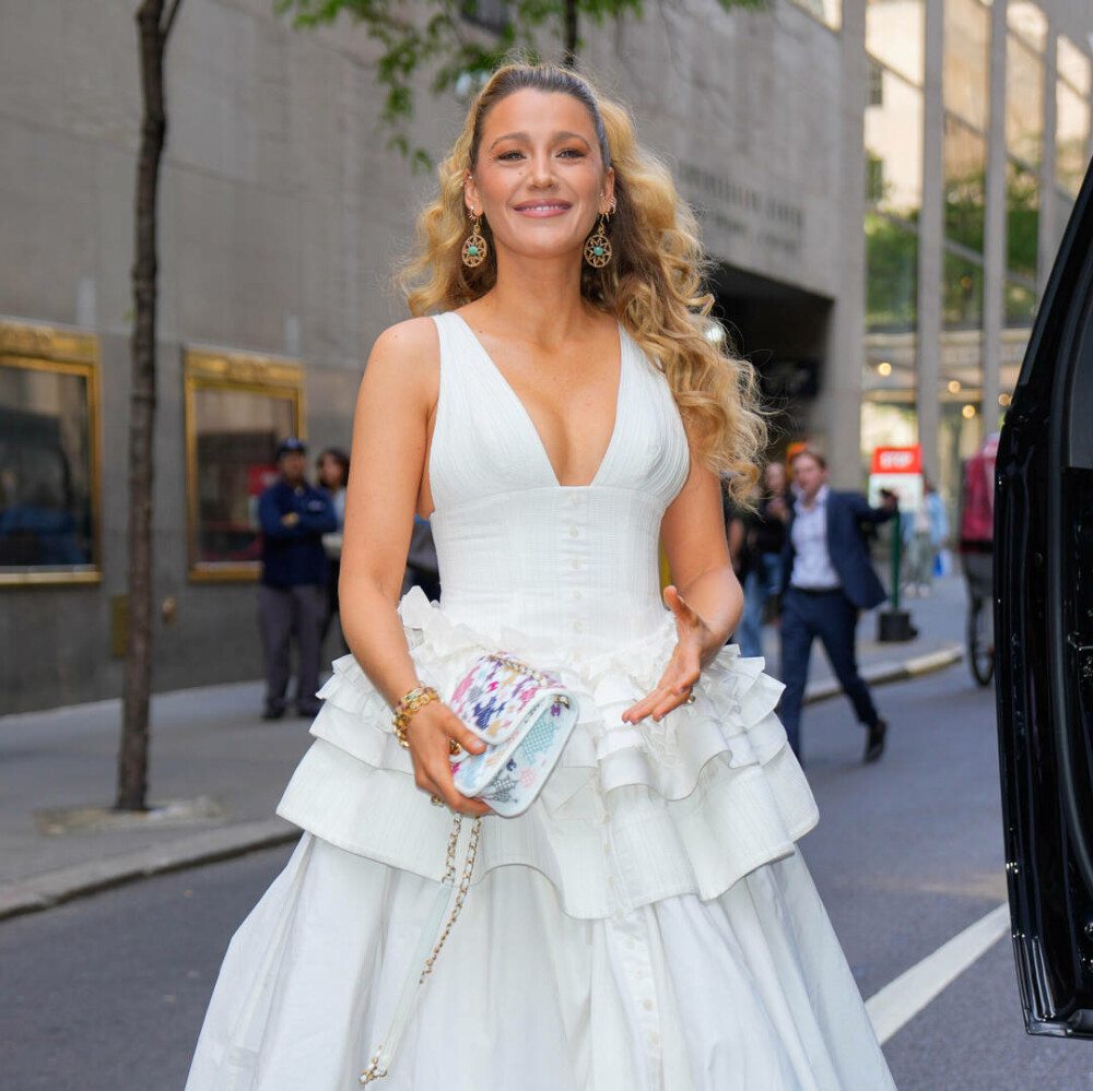 Blake Lively a atras toate privirile pe străzile din New York. Ce ținută a purtat actrița. GALERIE FOTO - Imaginea 2