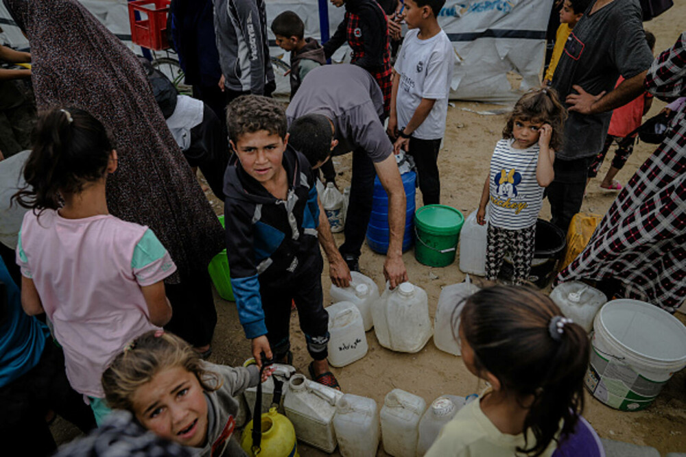 Copiii din Gaza, forțați să caute hrană în gunoaie. Ajutorul umanitar este blocat complet | GALERIE FOTO - Imaginea 1