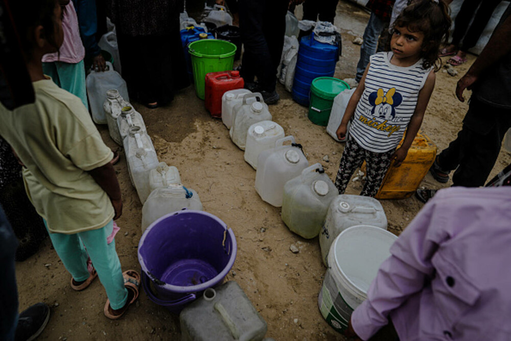 Copiii din Gaza, forțați să caute hrană în gunoaie. Ajutorul umanitar este blocat complet | GALERIE FOTO - Imaginea 5