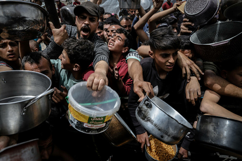Copiii din Gaza, forțați să caute hrană în gunoaie. Ajutorul umanitar este blocat complet | GALERIE FOTO - Imaginea 9