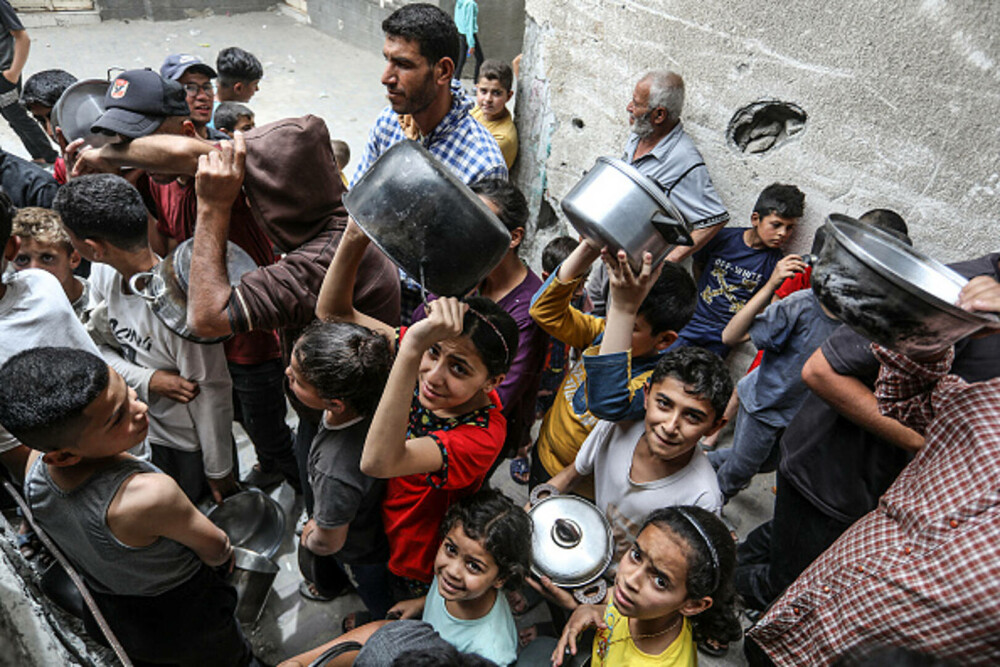 Copiii din Gaza, forțați să caute hrană în gunoaie. Ajutorul umanitar este blocat complet | GALERIE FOTO - Imaginea 13