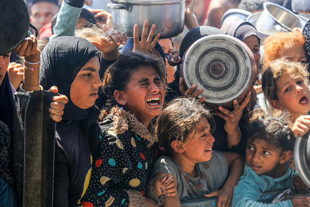 Copiii din Gaza, forțați să caute hrană în gunoaie. Ajutorul umanitar este blocat complet | GALERIE FOTO - Imaginea 16