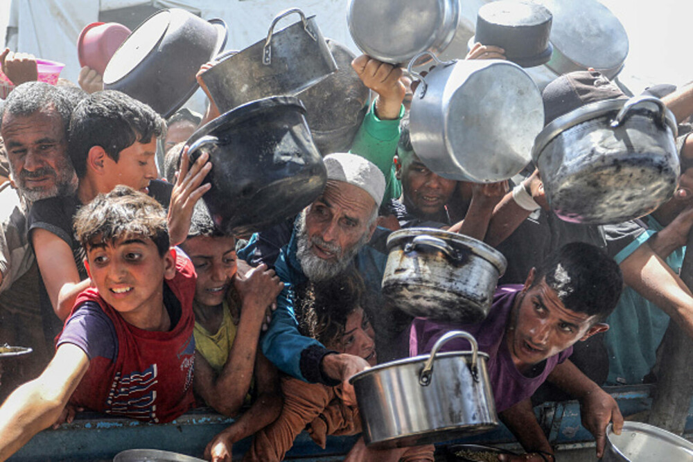 Copiii din Gaza, forțați să caute hrană în gunoaie. Ajutorul umanitar este blocat complet | GALERIE FOTO - Imaginea 17
